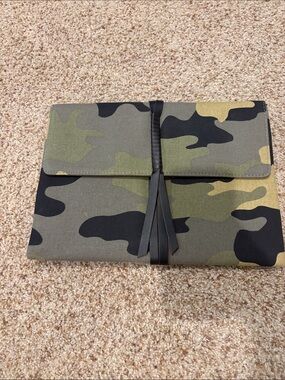 Stella & Dot Camouflage Fold-Over Clutch in Green and Black